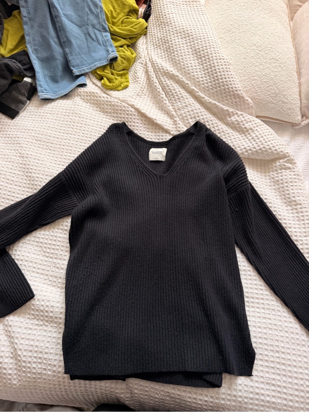 Abercrombie Black V-Neck Ribbed Legging Sweater - Classic Knit